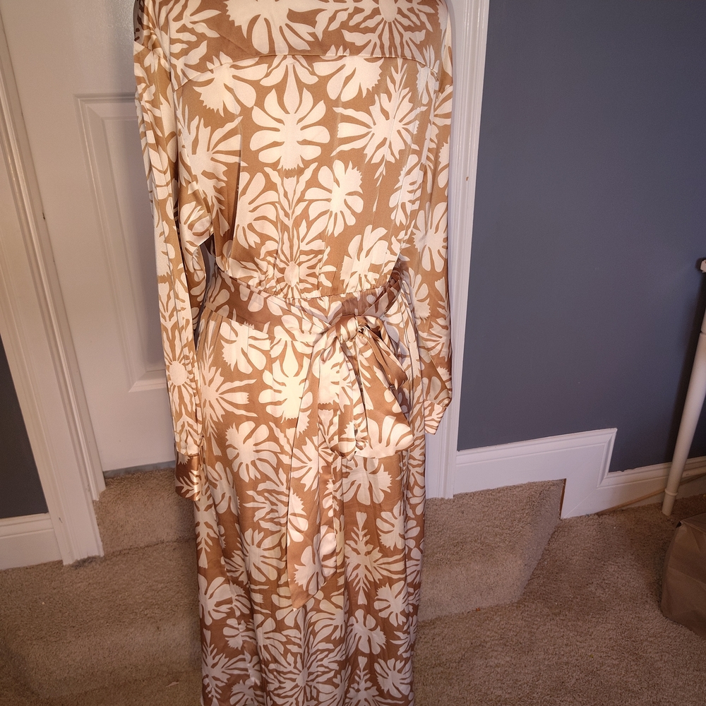 Lush Beige and Cream Floral Long-Sleeve Shirt Dress Medium Euc - Picture 4 of 8